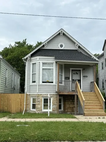 7828 South Escanaba Avenue Chicago IL 60649