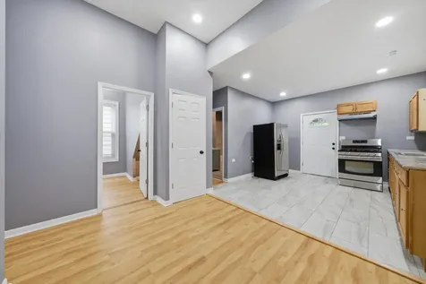 7828 South Escanaba Avenue Chicago IL 60649