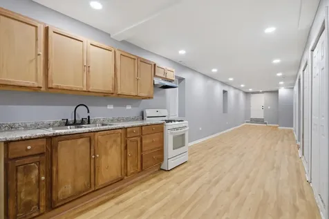 7828 South Escanaba Avenue Chicago IL 60649