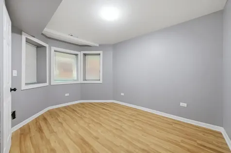 7828 South Escanaba Avenue Chicago IL 60649