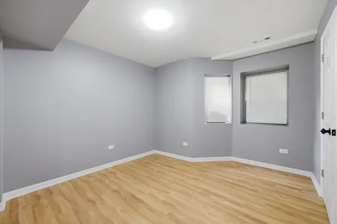 7828 South Escanaba Avenue Chicago IL 60649