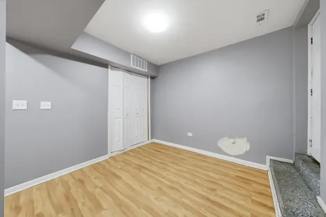 7828 South Escanaba Avenue Chicago IL 60649