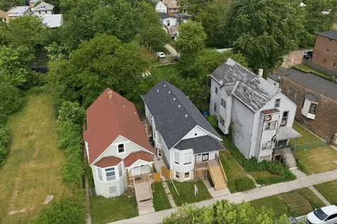 7828 South Escanaba Avenue Chicago IL 60649