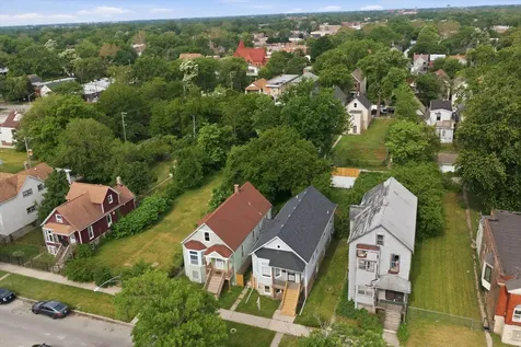 7828 South Escanaba Avenue Chicago IL 60649
