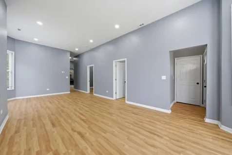 7828 South Escanaba Avenue Chicago IL 60649