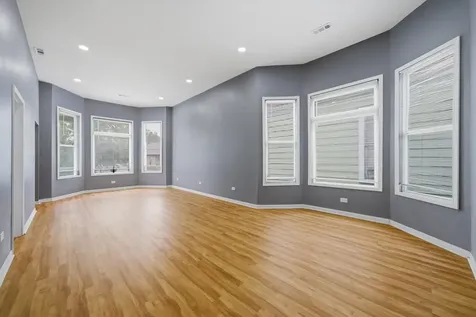 7828 South Escanaba Avenue Chicago IL 60649