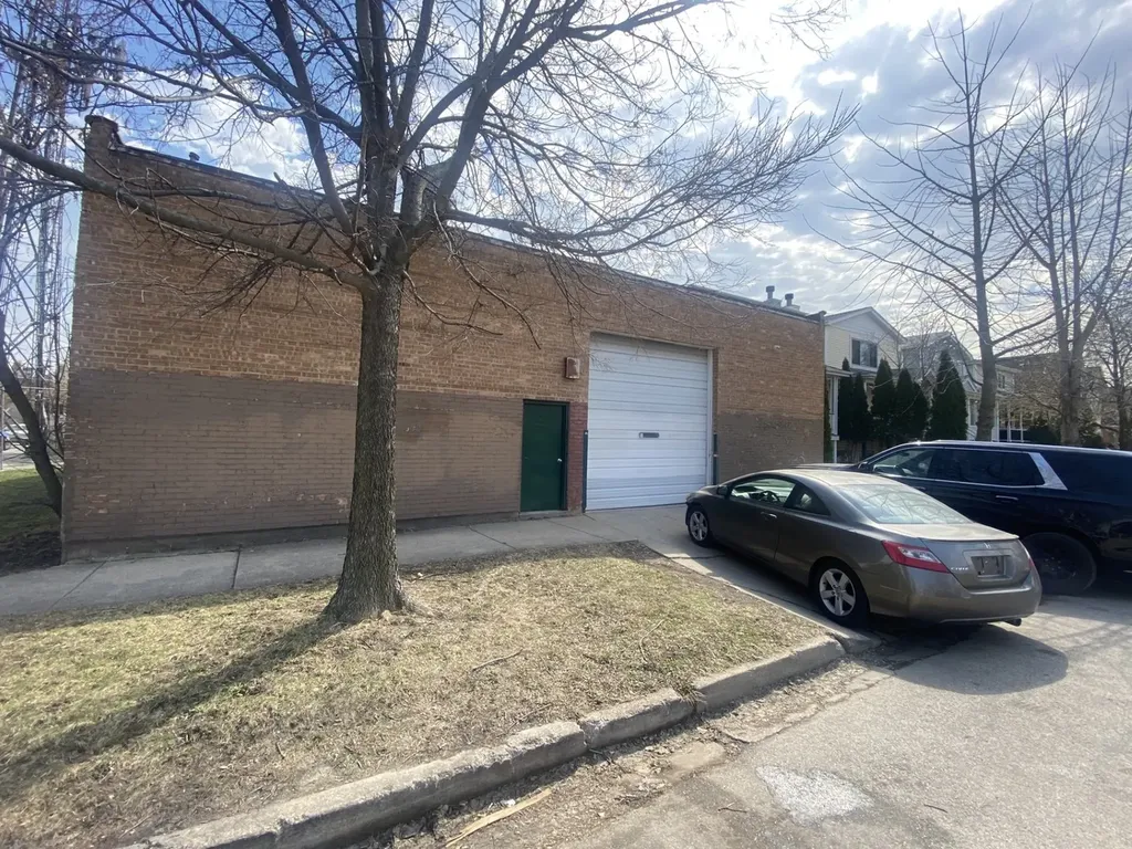 3452 North Elston Avenue Chicago IL 60618