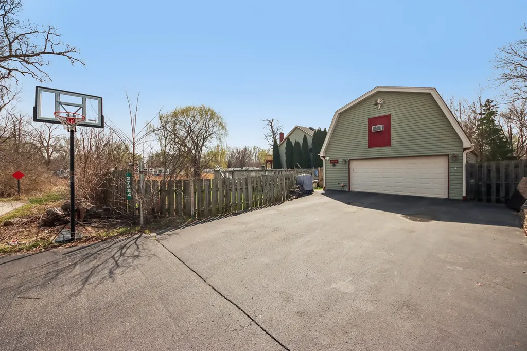 27884 West Riverside Drive Antioch IL 60002
