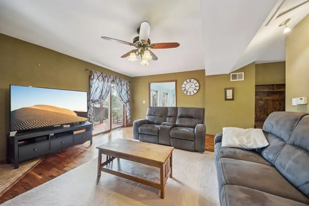 27884 West Riverside Drive Antioch IL 60002