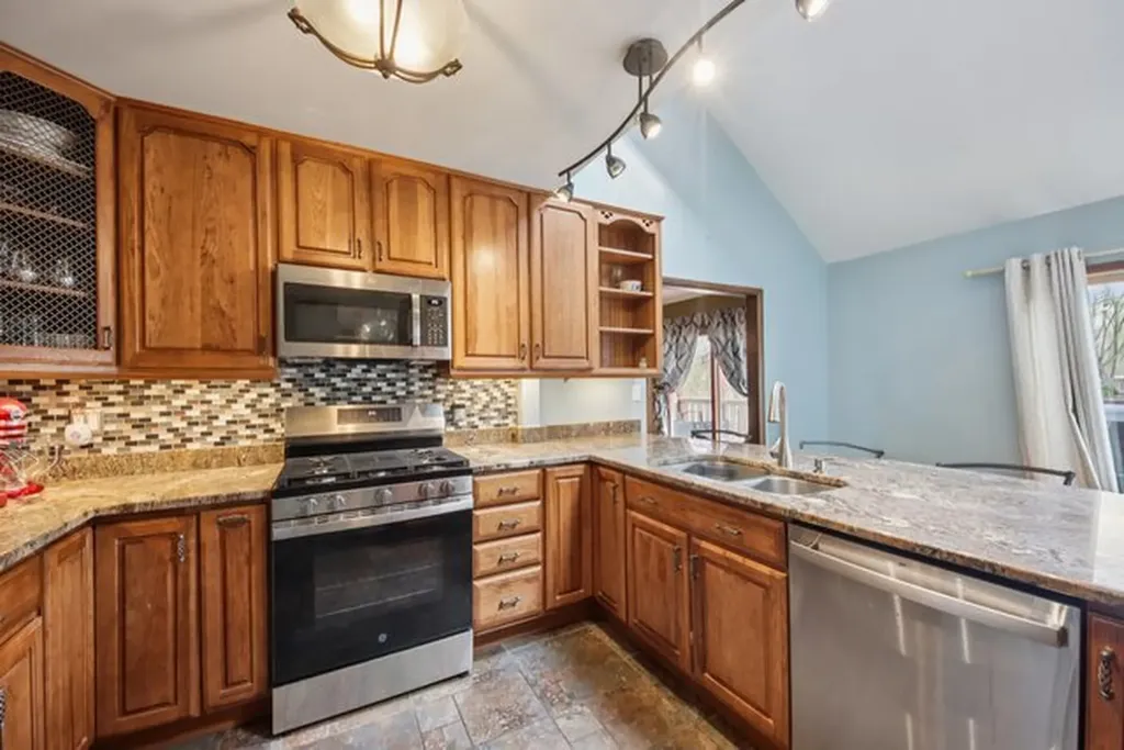 27884 West Riverside Drive Antioch IL 60002