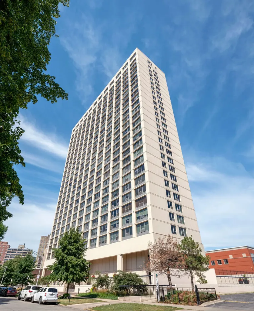 5201 South Cornell Avenue Chicago IL 60615