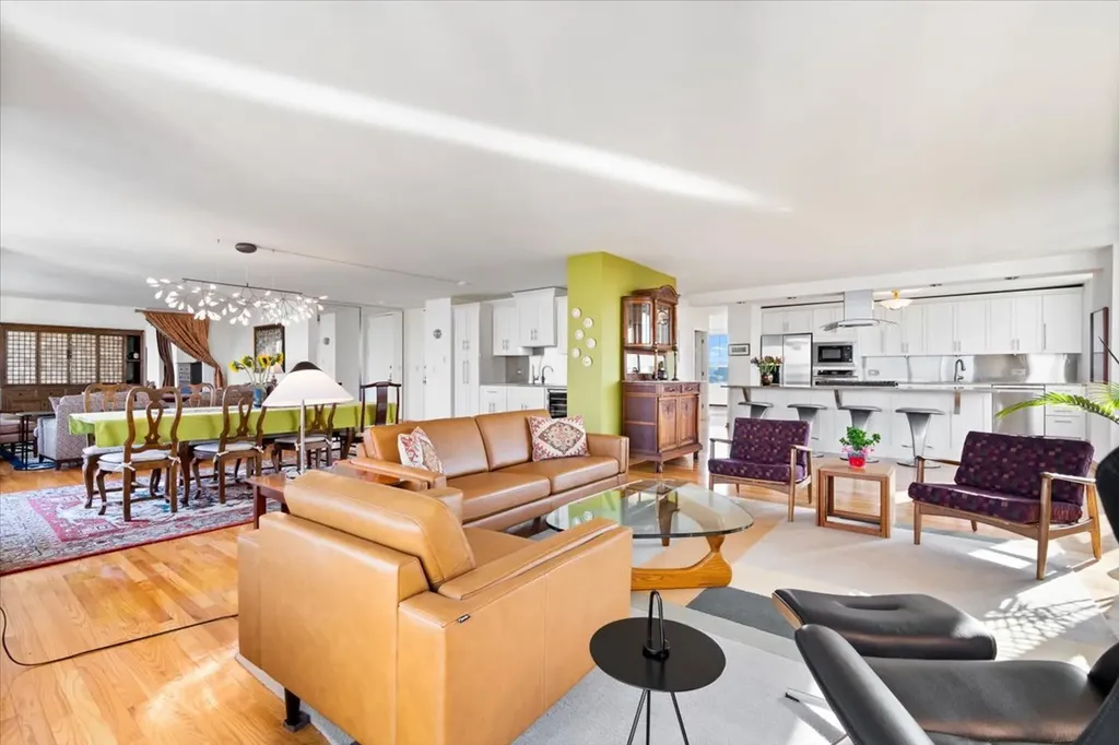 5201 South Cornell Avenue Chicago IL 60615