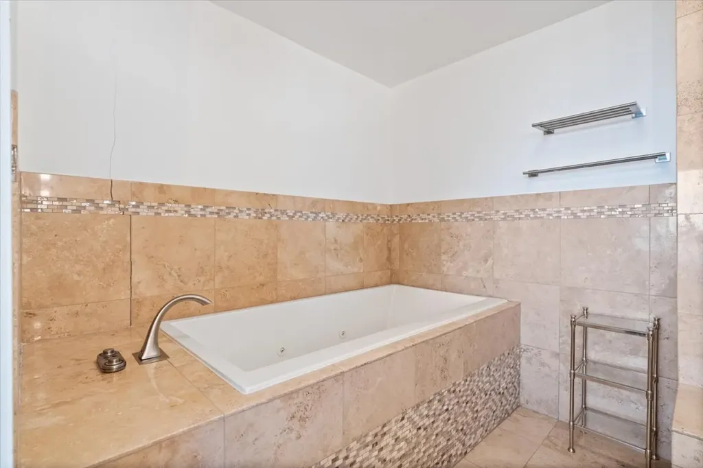 5201 South Cornell Avenue Chicago IL 60615