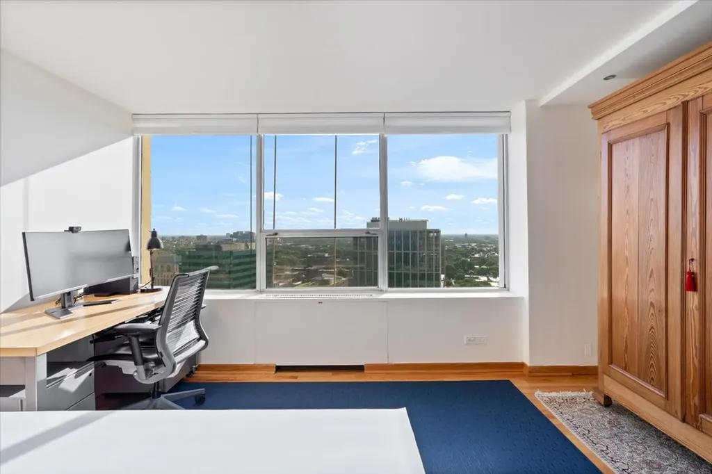 5201 South Cornell Avenue Chicago IL 60615