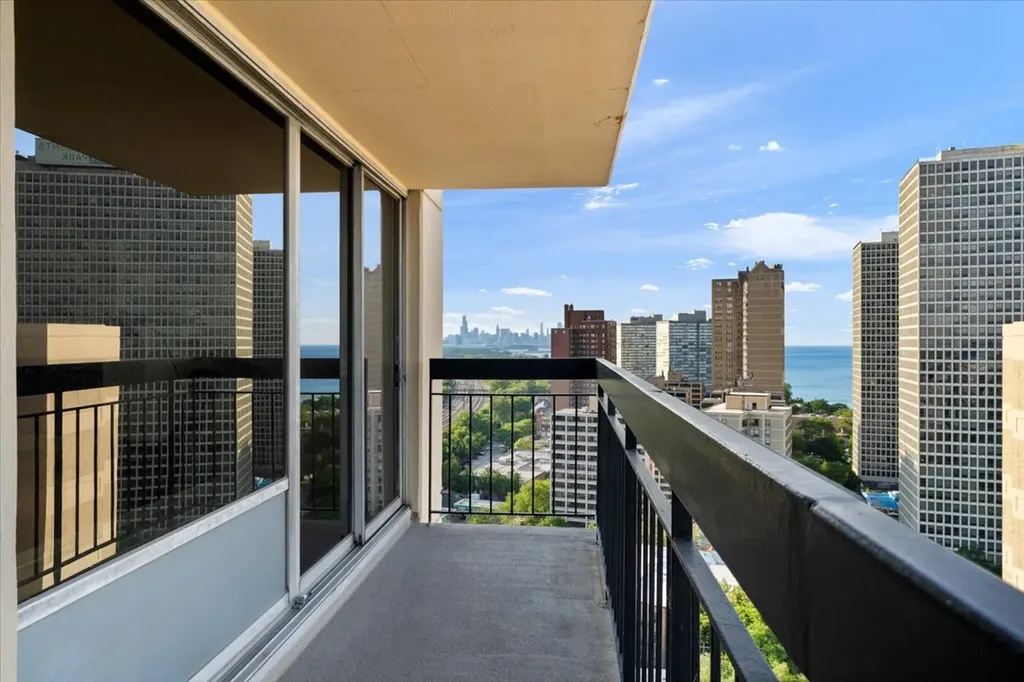 5201 South Cornell Avenue Chicago IL 60615