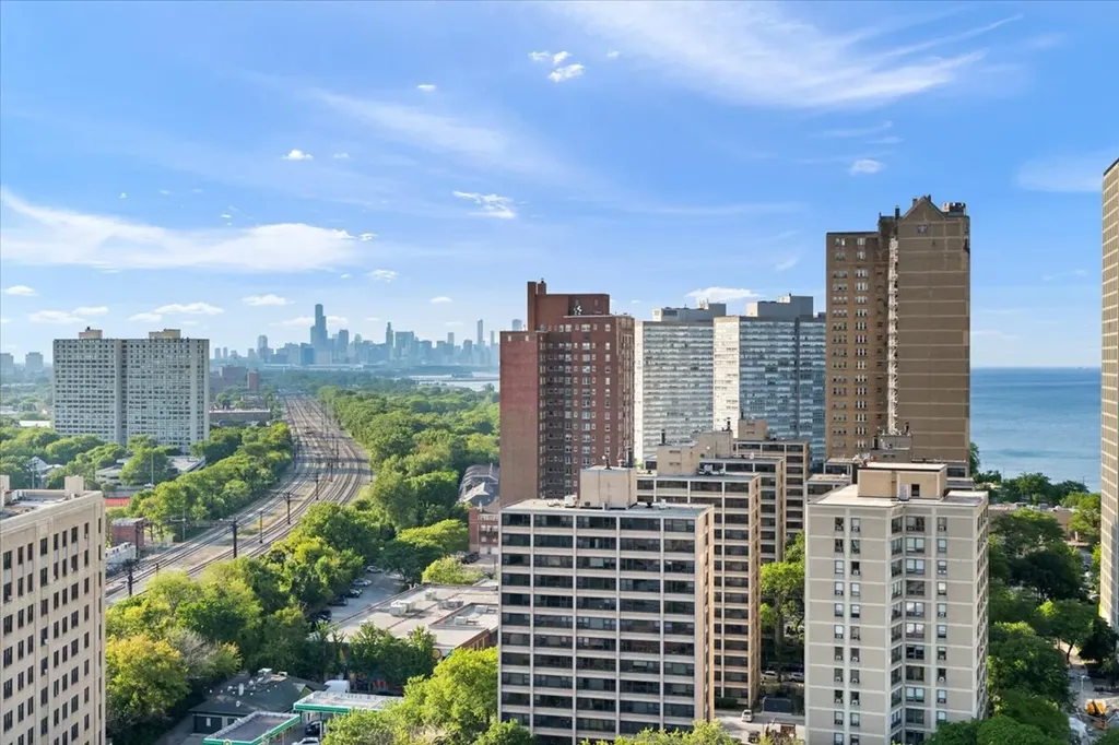 5201 South Cornell Avenue Chicago IL 60615
