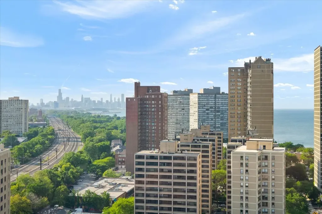 5201 South Cornell Avenue Chicago IL 60615