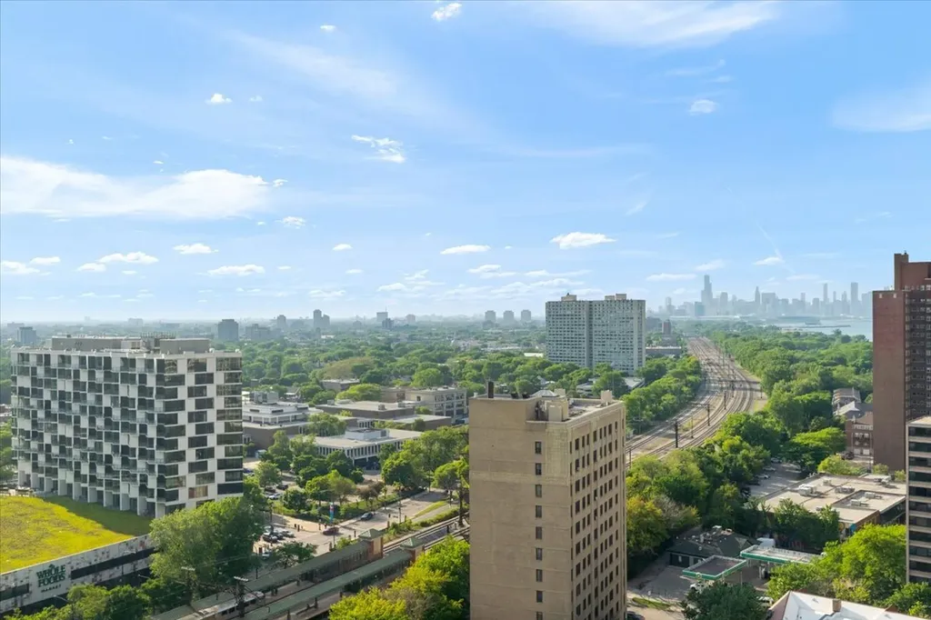 5201 South Cornell Avenue Chicago IL 60615