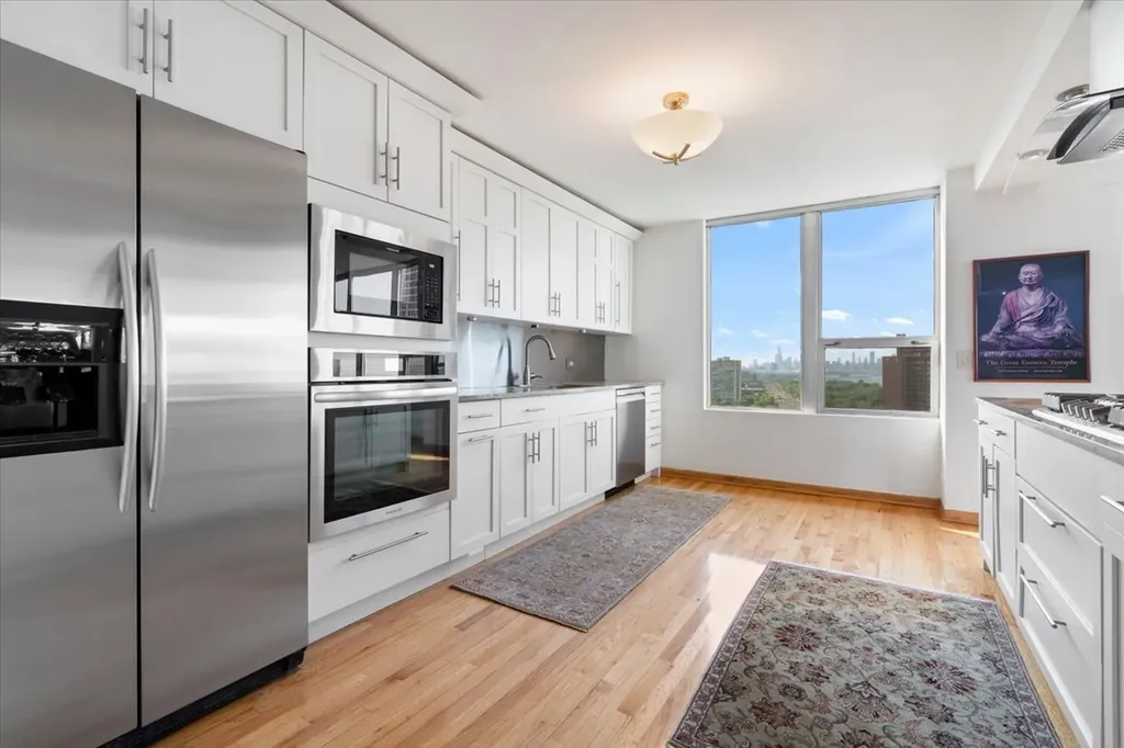 5201 South Cornell Avenue Chicago IL 60615
