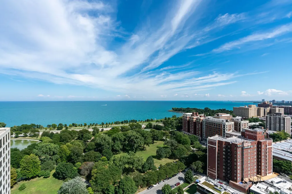 5201 South Cornell Avenue Chicago IL 60615