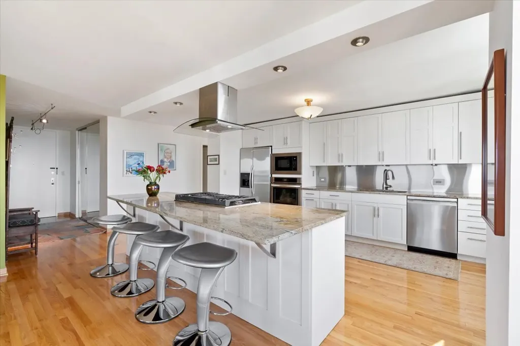 5201 South Cornell Avenue Chicago IL 60615