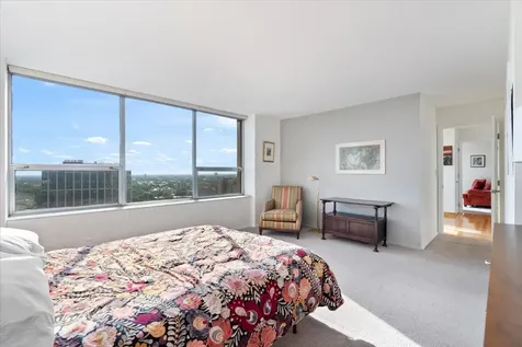 5201 South Cornell Avenue Chicago IL 60615
