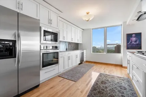 5201 South Cornell Avenue Chicago IL 60615