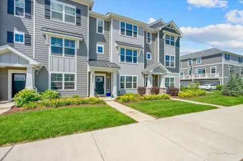 2041 Sequoia Avenue Mundelein IL 60060