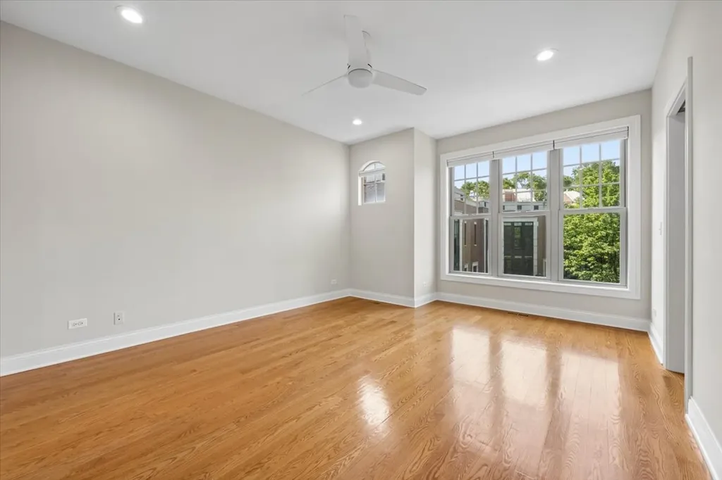 3006 West Newport Avenue Chicago IL 60618
