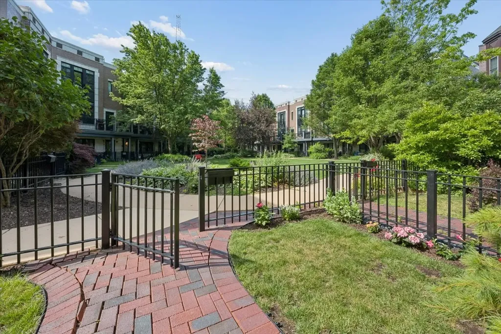 3006 West Newport Avenue Chicago IL 60618