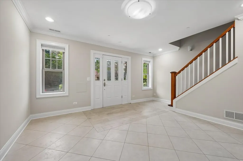 3006 West Newport Avenue Chicago IL 60618