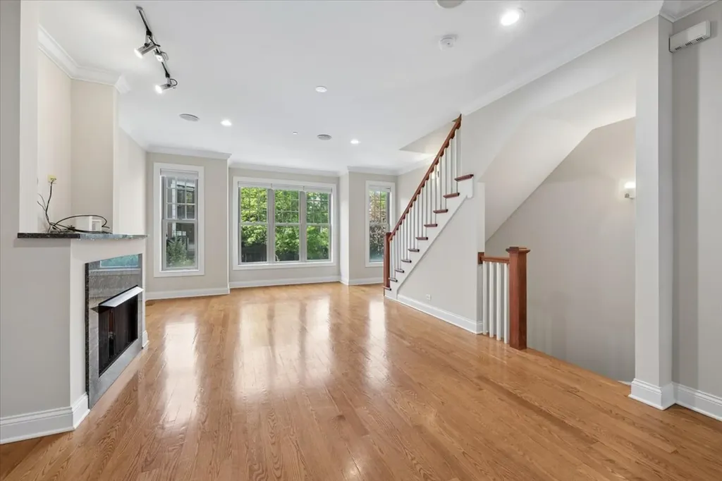 3006 West Newport Avenue Chicago IL 60618