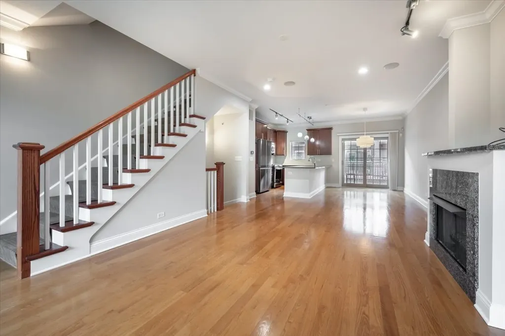 3006 West Newport Avenue Chicago IL 60618