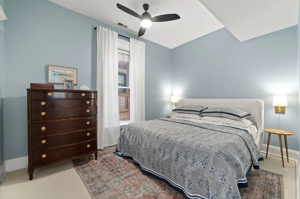 3907 North Damen Avenue Chicago IL 60618