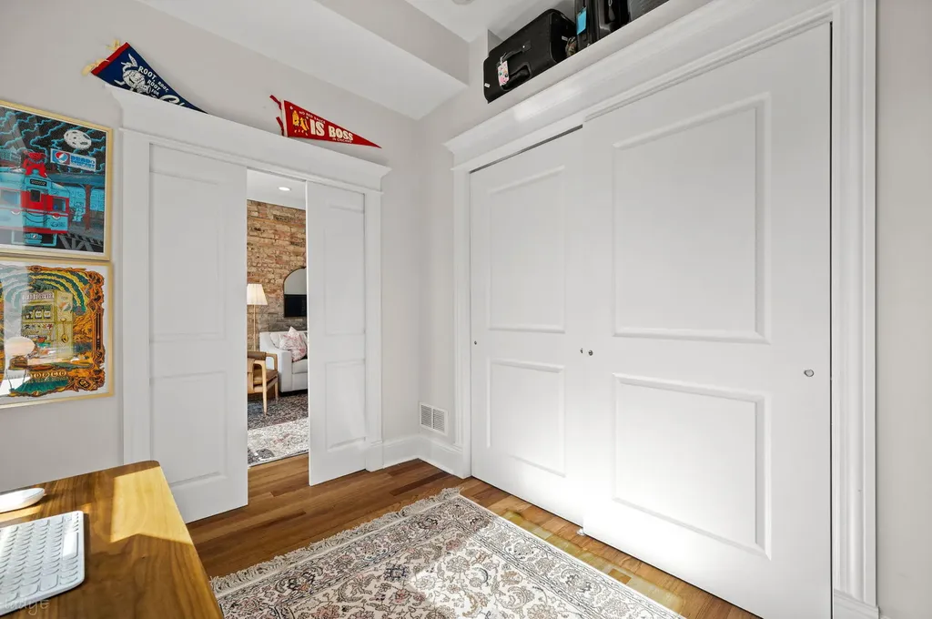 3907 North Damen Avenue Chicago IL 60618