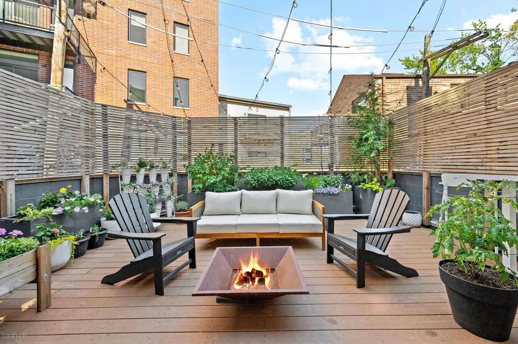 3907 North Damen Avenue Chicago IL 60618