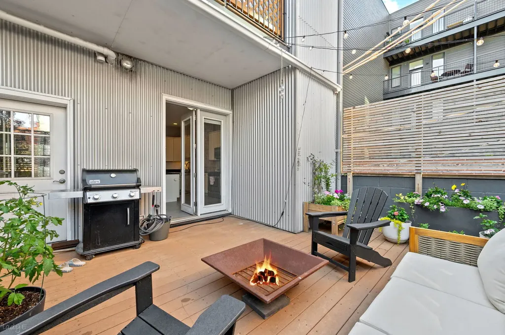 3907 North Damen Avenue Chicago IL 60618