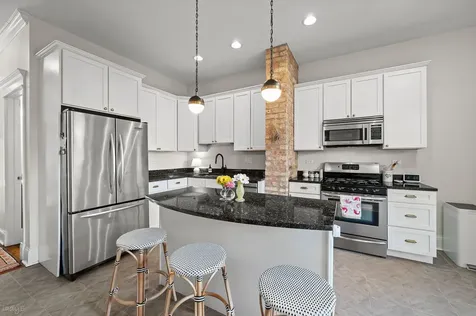 3907 North Damen Avenue Chicago IL 60618