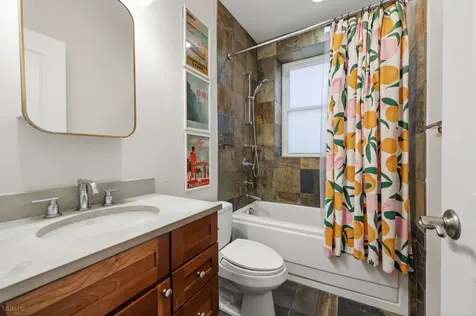 3907 North Damen Avenue Chicago IL 60618