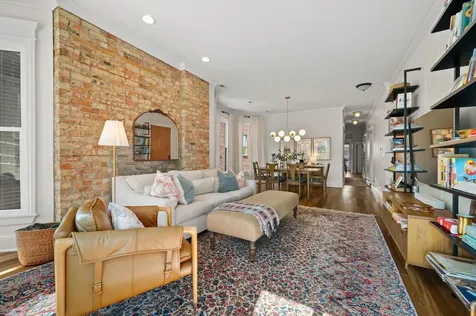 3907 North Damen Avenue Chicago IL 60618