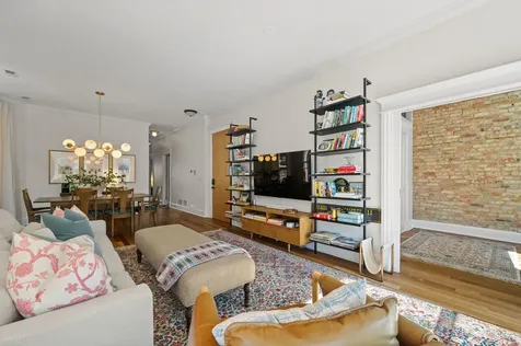 3907 North Damen Avenue Chicago IL 60618
