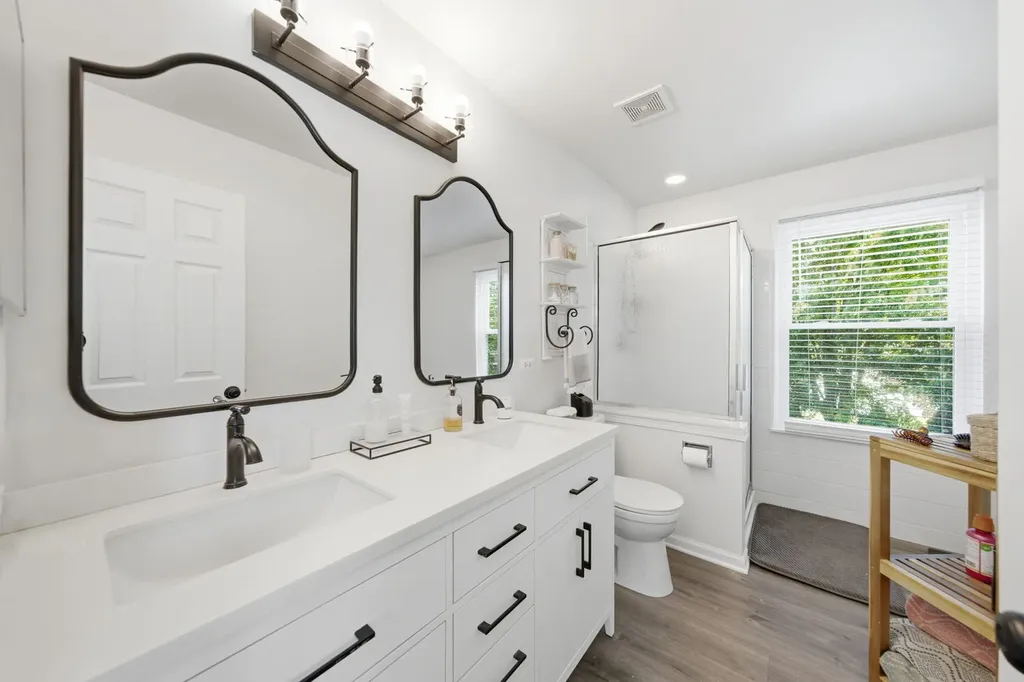 6 Hazelwood Court Lake In The Hills IL 60156
