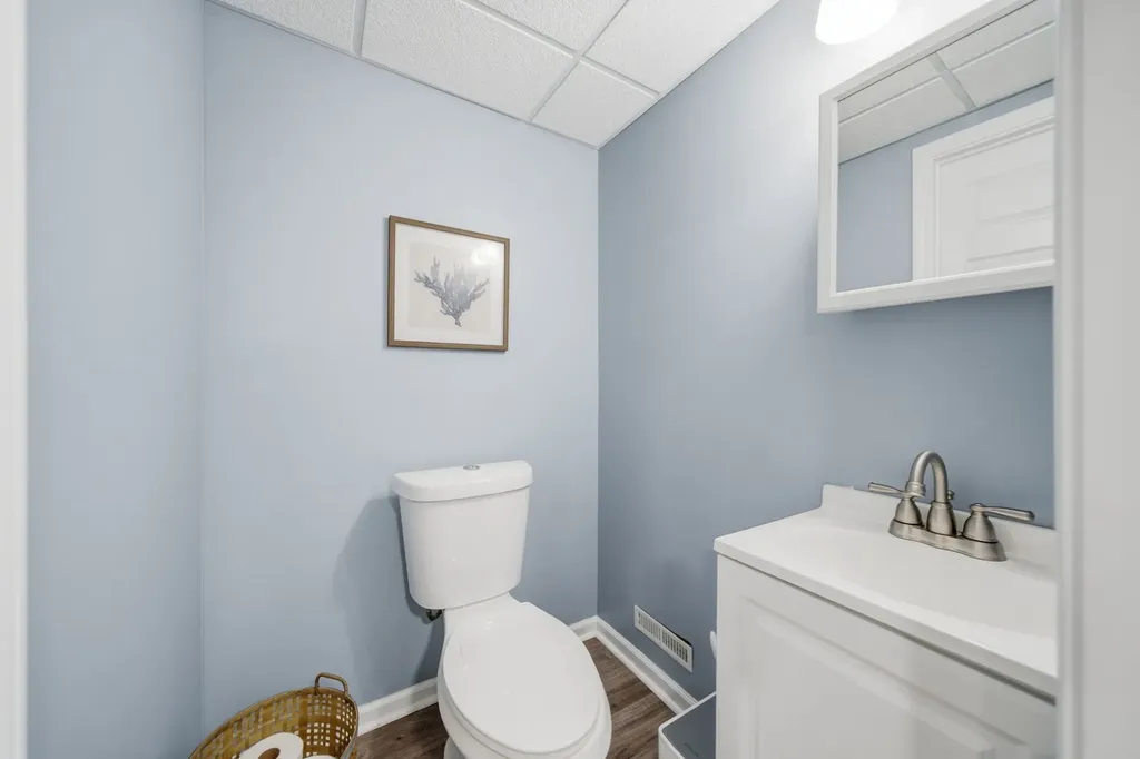 6 Hazelwood Court Lake In The Hills IL 60156