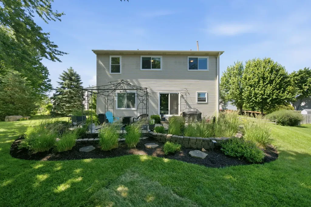 6 Hazelwood Court Lake In The Hills IL 60156