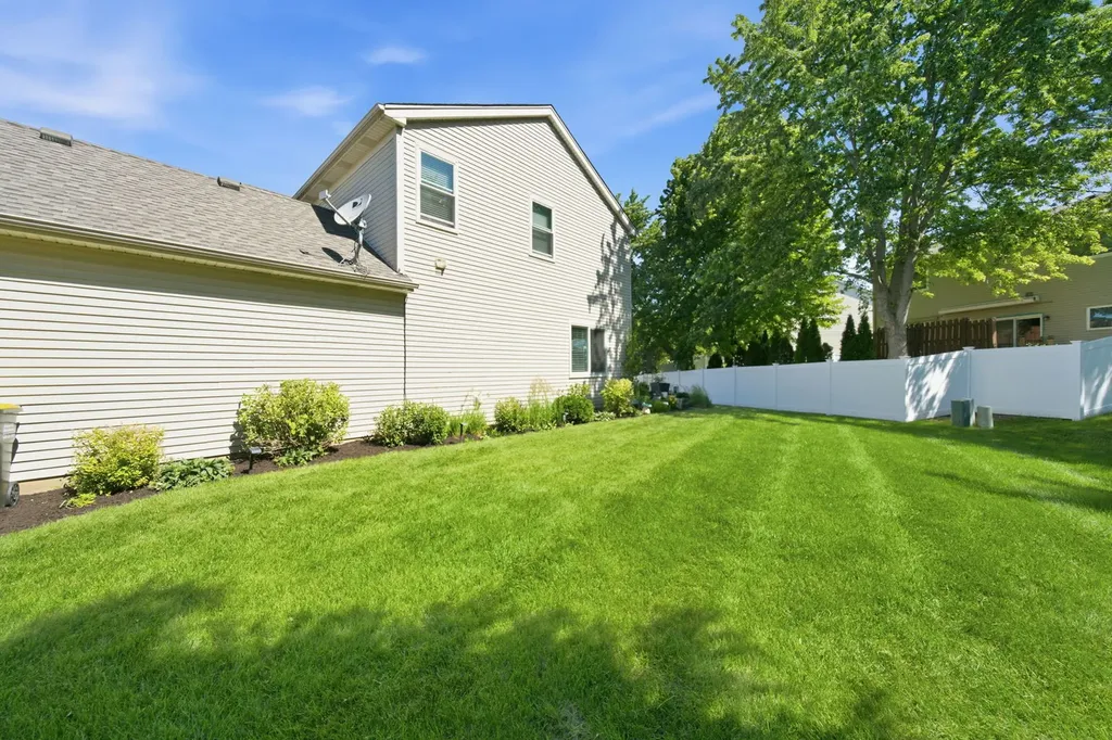 6 Hazelwood Court Lake In The Hills IL 60156