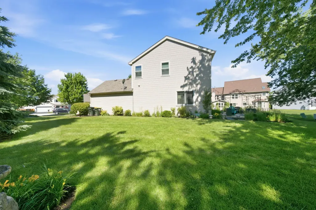 6 Hazelwood Court Lake In The Hills IL 60156