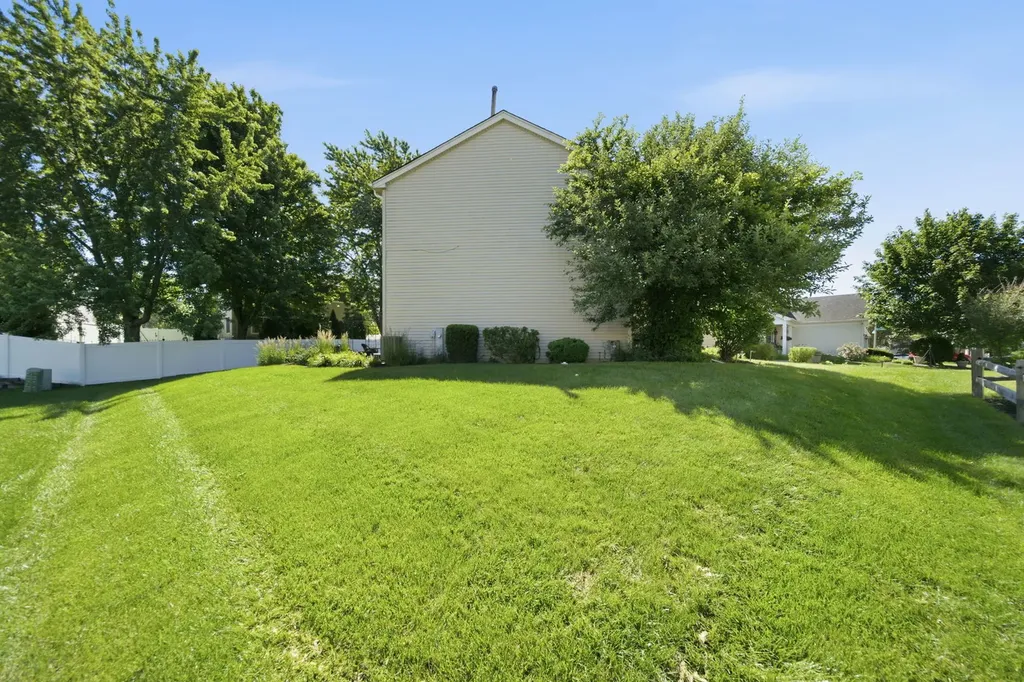 6 Hazelwood Court Lake In The Hills IL 60156