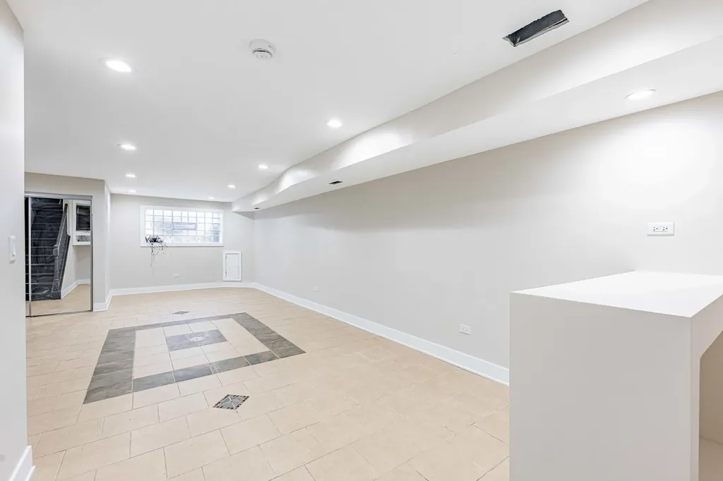 921 North Lorel Avenue Chicago IL 60651