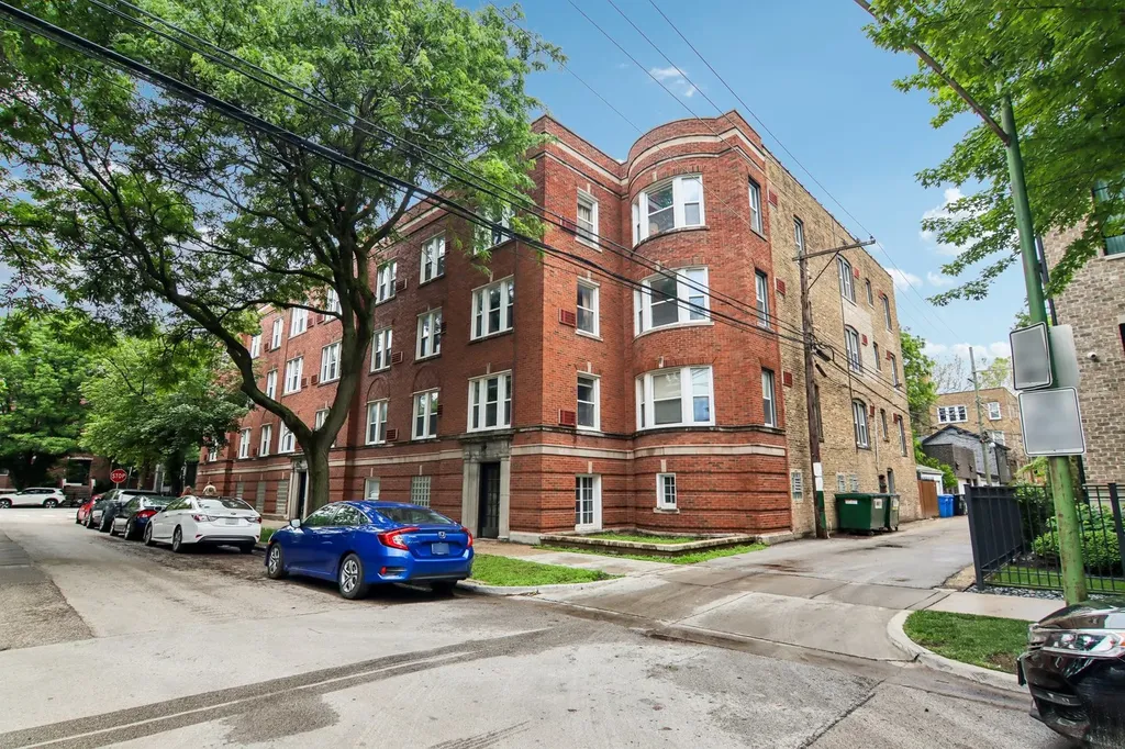 1946 West Patterson Avenue Chicago IL 60613