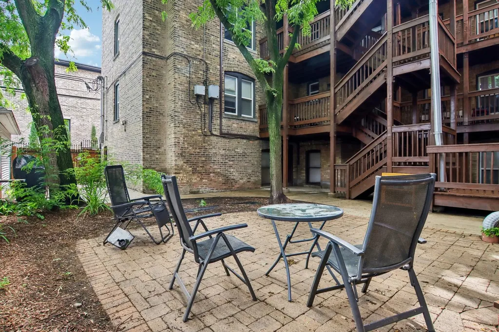 1946 West Patterson Avenue Chicago IL 60613